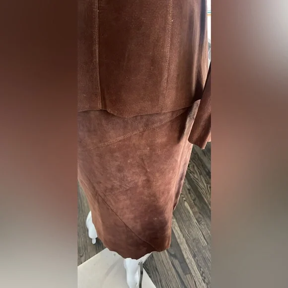 Danier Brown Suede Women's Suit - Picture 6 of 11